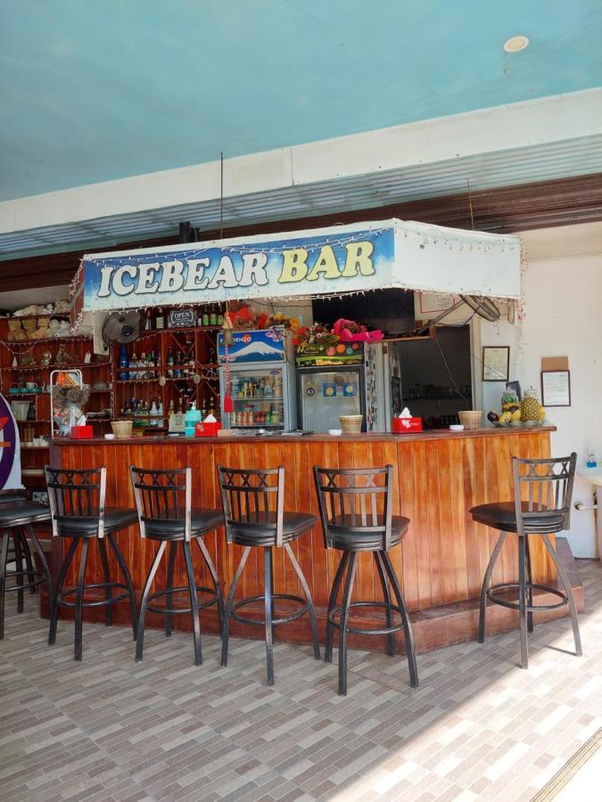 Ice Bear Bar & Tourist Inn Dauis Kültér fotó