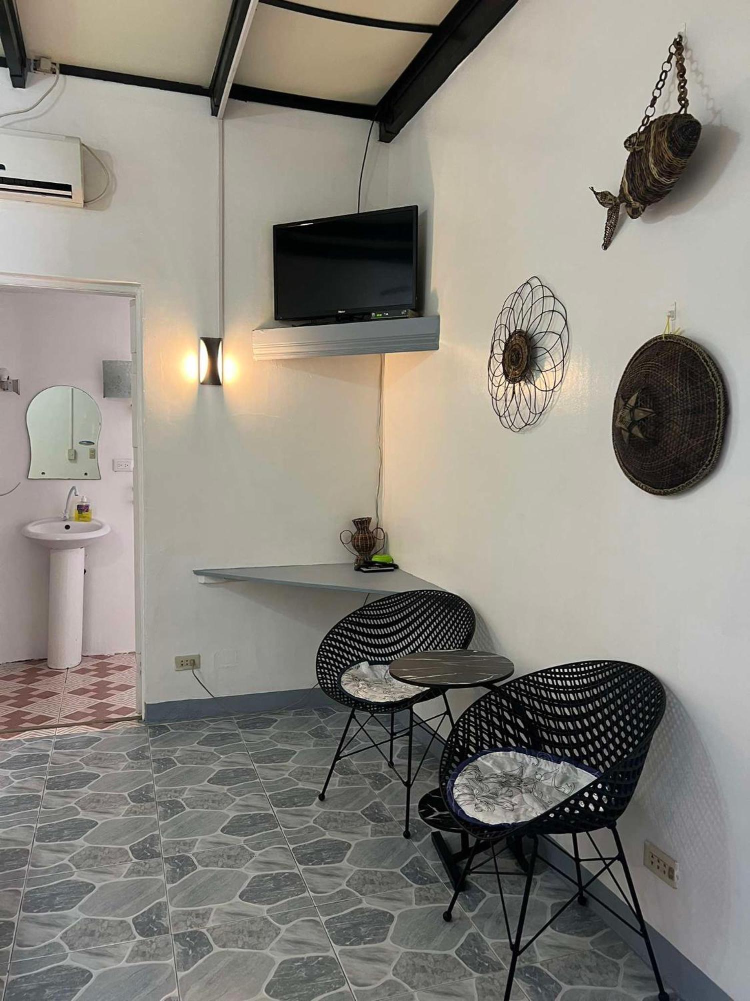 Ice Bear Bar & Tourist Inn Dauis Szoba fotó