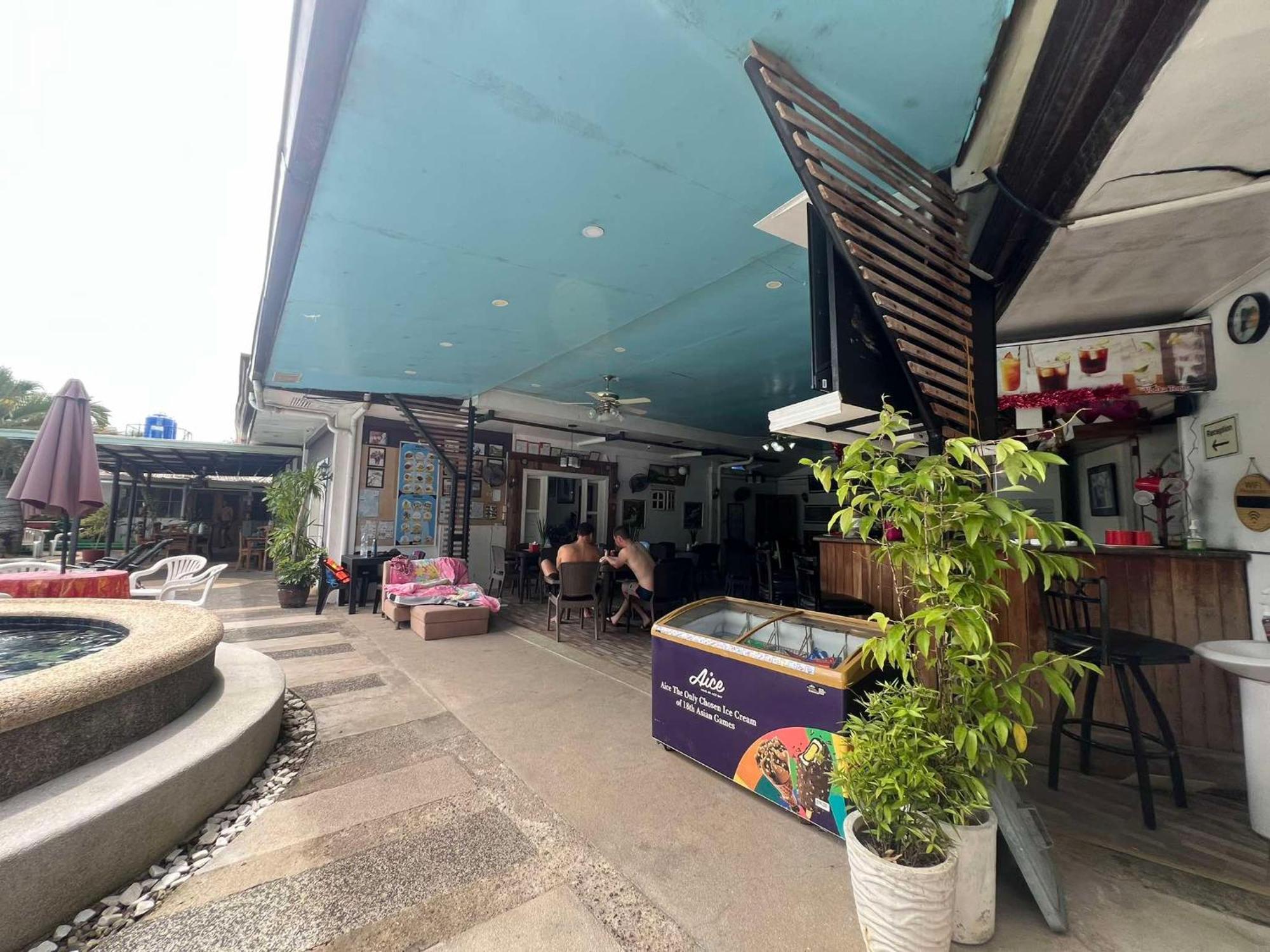 Ice Bear Bar & Tourist Inn Dauis Kültér fotó