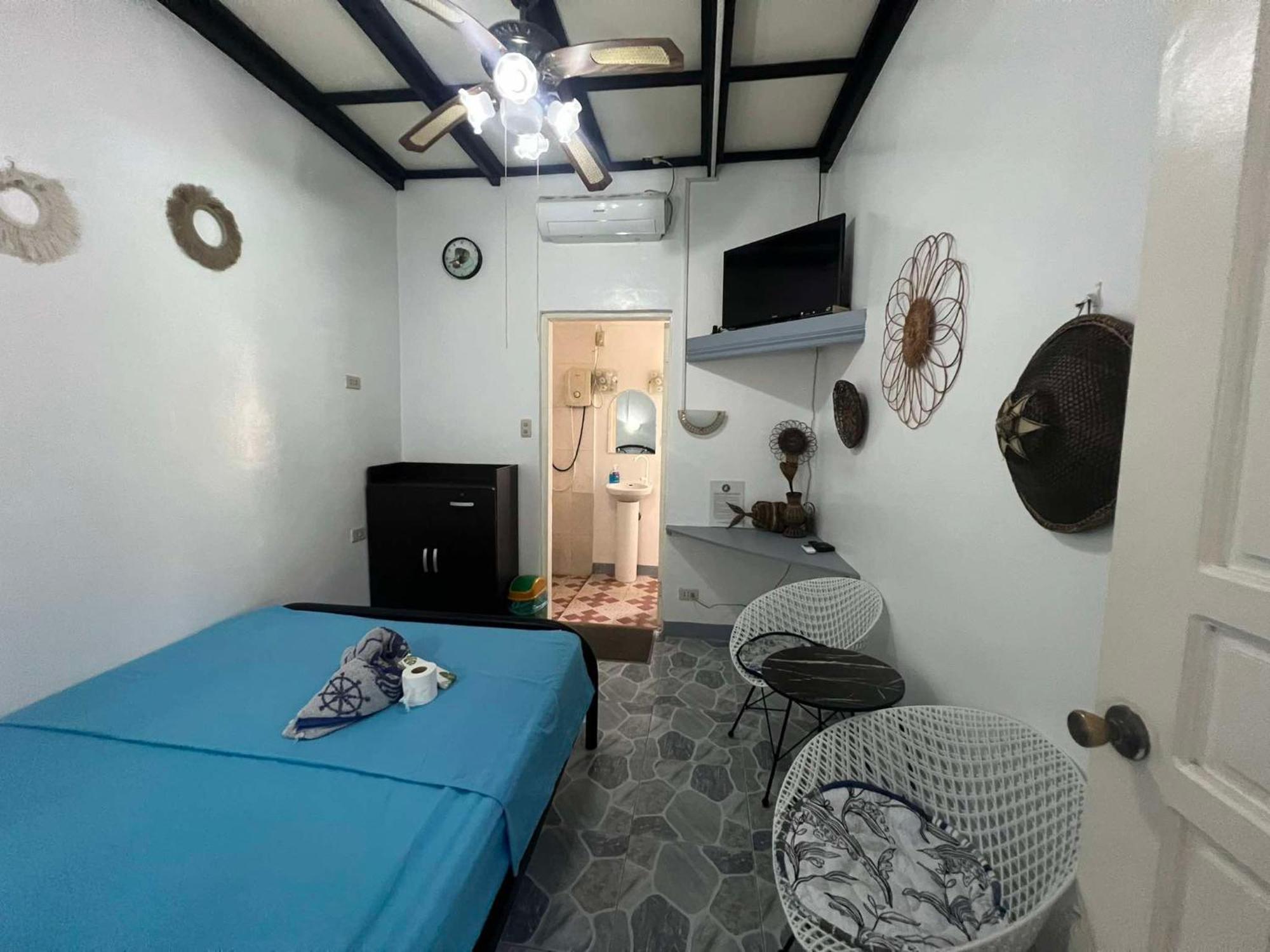 Ice Bear Bar & Tourist Inn Dauis Szoba fotó